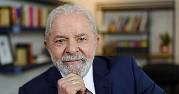 lula cai bate a cabeça noticia estado de saude